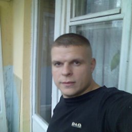 Толя, Москва